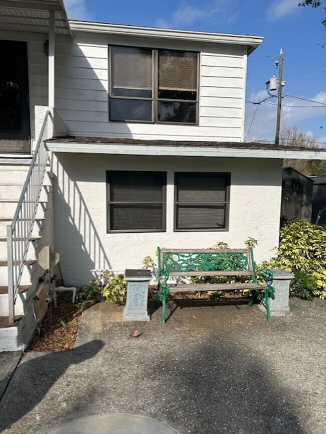 Building Photo - Quaint 1/1