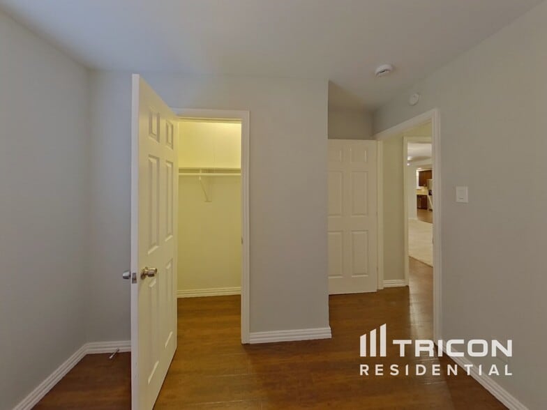 Building Photo - 126 Tharp St