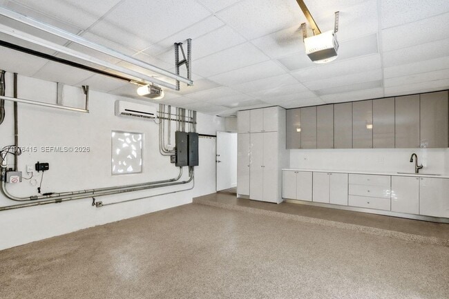 Building Photo - 5735 N Bay Rd