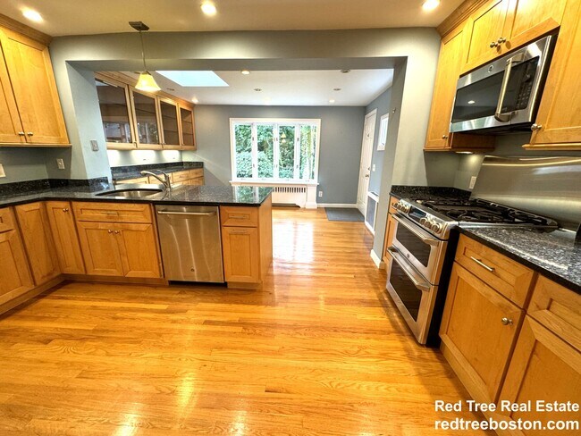Building Photo - 46 Cerdan Ave