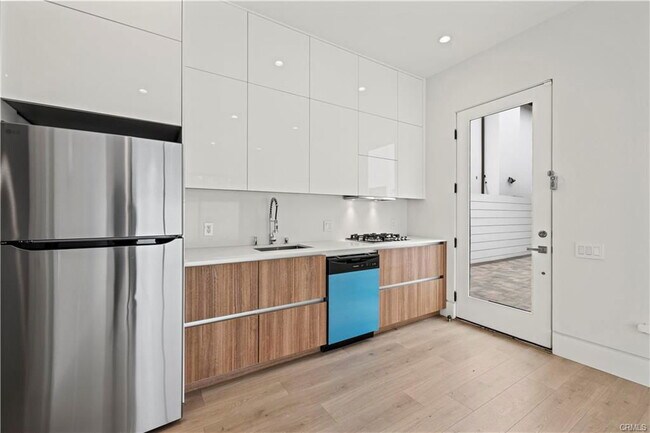 Building Photo - 4532 Katherine Ave