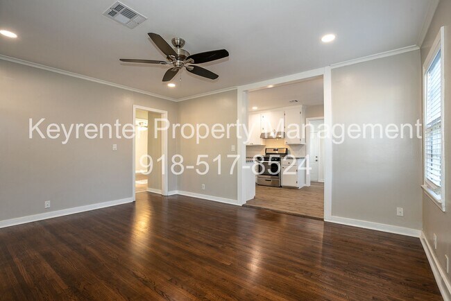 Building Photo - 1502 N Columbia Ave