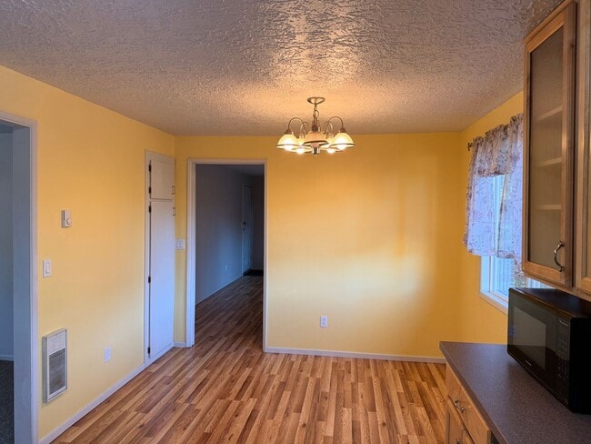 Building Photo - Super Cute Ranch Style 3 Bedroom 2 Bathroom Home!! Bright Kitchen! Fenced Backyard! Garage!