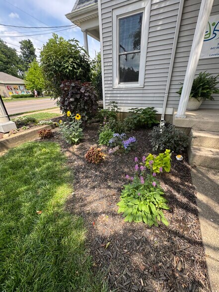 landscape - 439 W Loveland Ave
