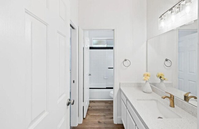 Building Photo - 351 Madrone Pl