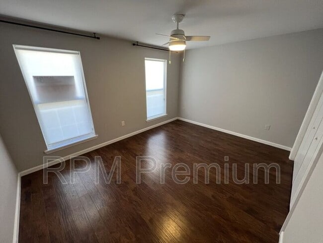 Building Photo - 10494 Wade Dr