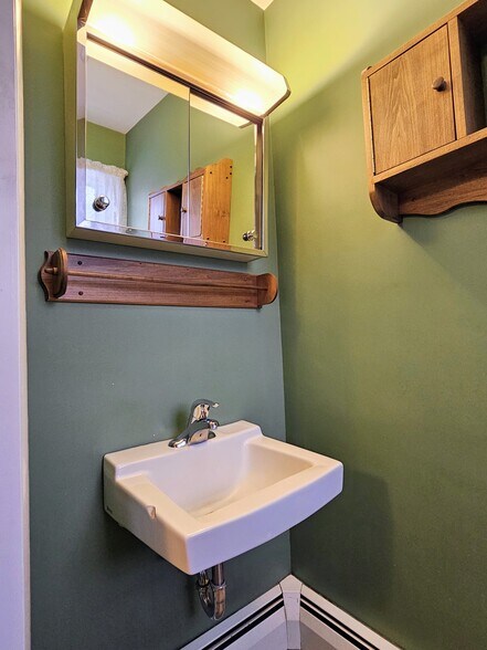 Building Photo - 3 Hillcrest Ave