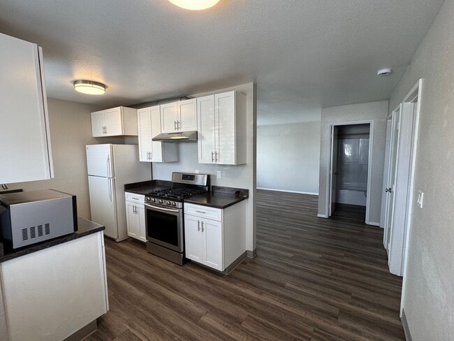 Building Photo - 606 8th St