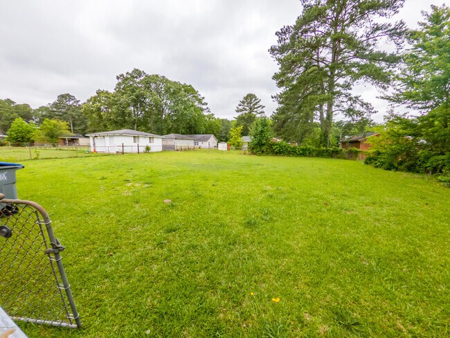 Building Photo - 2516 Gwen St