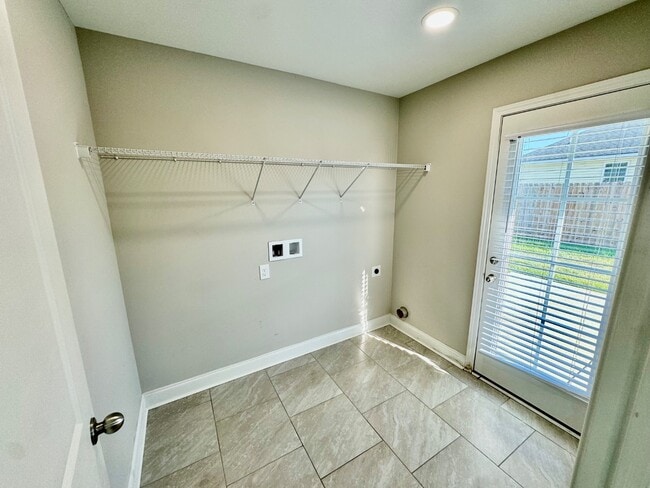 Building Photo - 3686 Saddle Rdg Dr