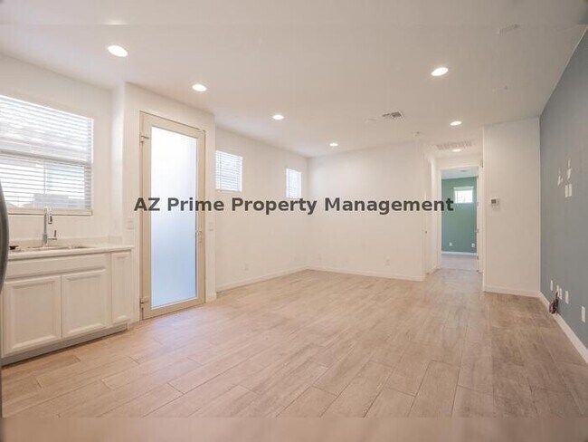 Building Photo - 3719 S 63rd Dr