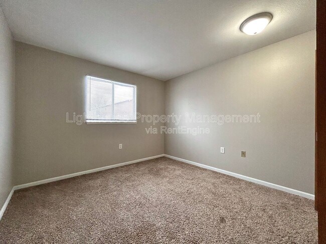 Building Photo - 585 W Randall St