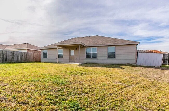 Building Photo - AVAILABLE SOON!