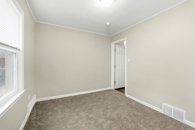 Building Photo - 3360 Edgeworth St