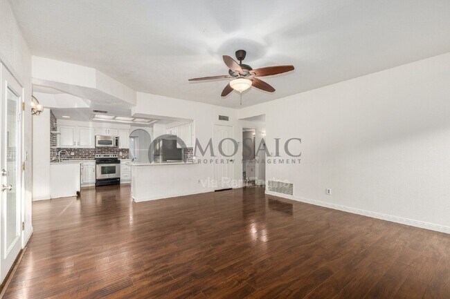 Building Photo - 634 E Century Ave