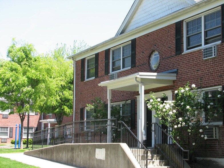 Dillon Place 100 Hendricxsen Ave Hartford CT 06106 Apartment Finder