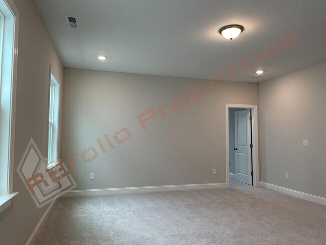 Building Photo - Spacious 4 Bedroom, 3 Bathroom Home w/ 2-C...