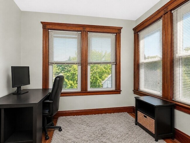 Building Photo - 1236 Salem St