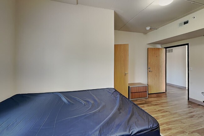 Building Photo - 215 Stanton Ave