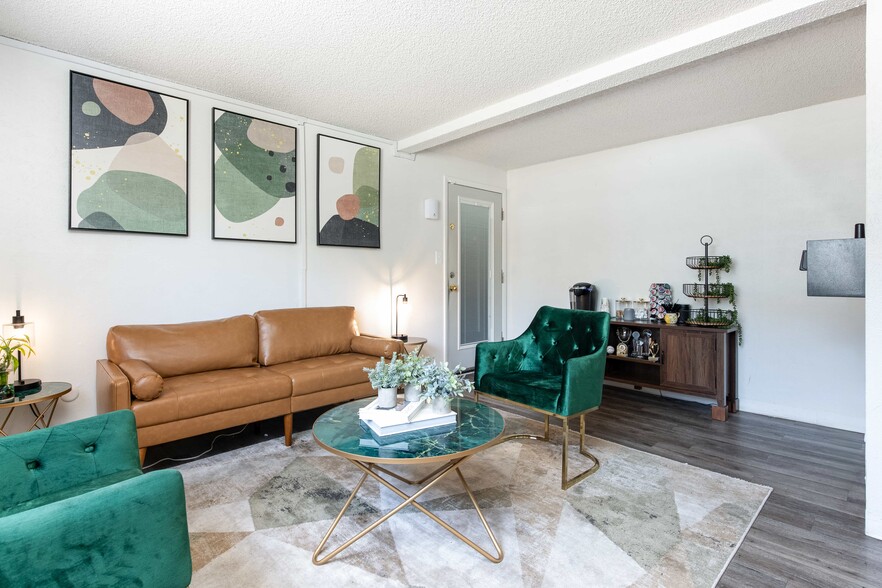 Primary Photo - Carriage Green Apartments