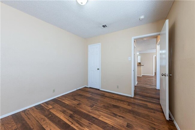 Building Photo - 2604 S Bagdad Rd