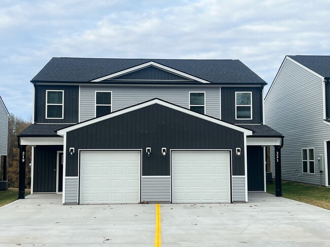 Building Photo - 126 Parris Bridge Rd