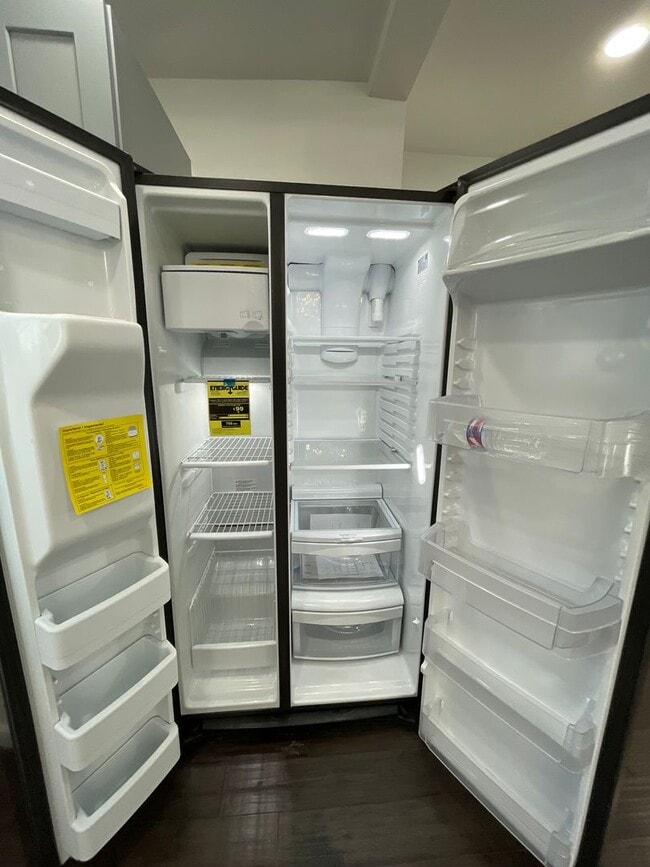 Building Photo - 409 State St