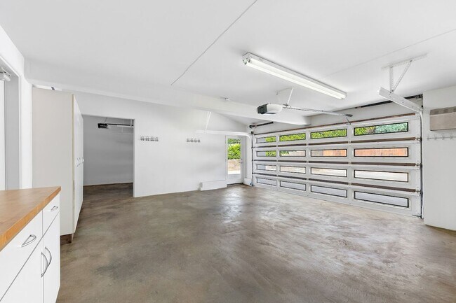Building Photo - 27091 Sea Vista Dr