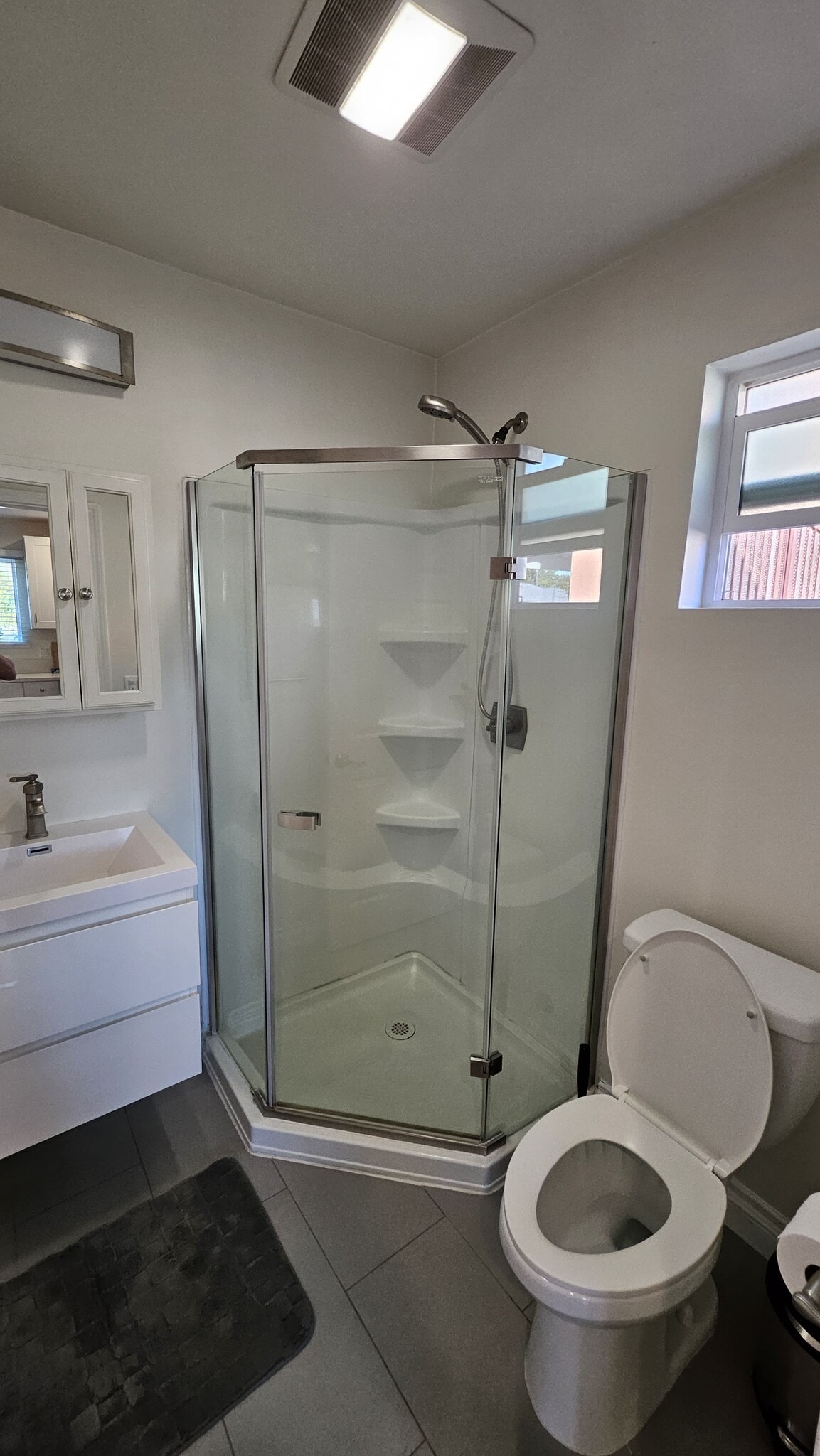 Building Photo - 6241 Bellaire Ave