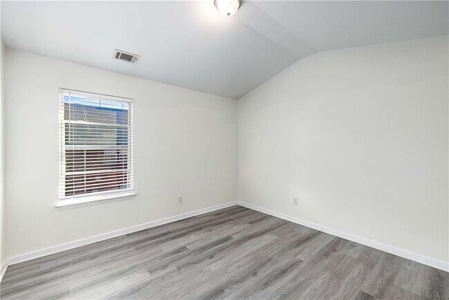 Building Photo - 4003 Labrador Way