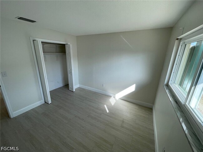 Building Photo - 3502 SE 22nd Pl