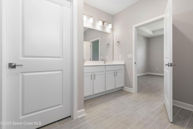 Building Photo - 570 Town Rd SW