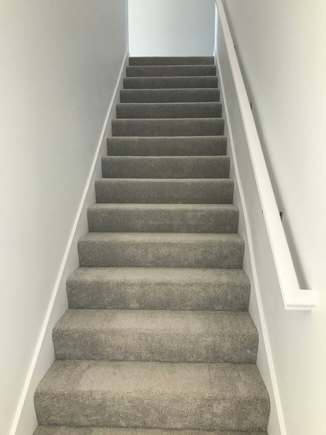 Building Photo - Executive Rental -  4 Bedroom 3 Baths