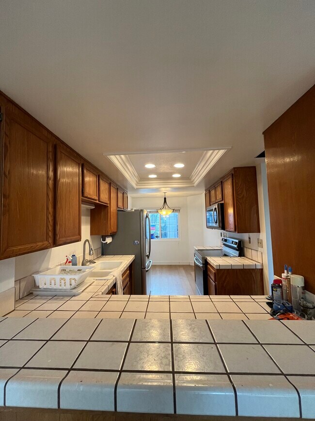 Building Photo - 1550 Apache Dr