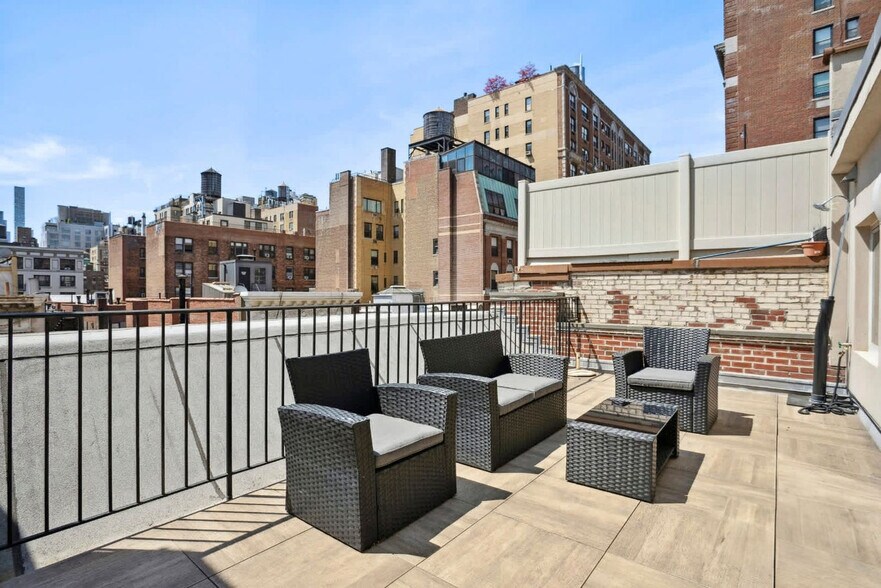 Building Photo - 125 E 83rd St