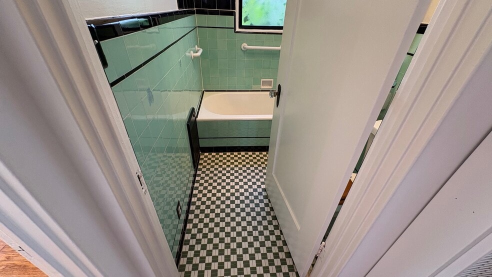 Building Photo - 1621 California Ave