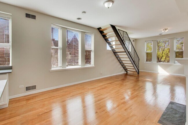 Building Photo - 1481 W Irving Park Rd