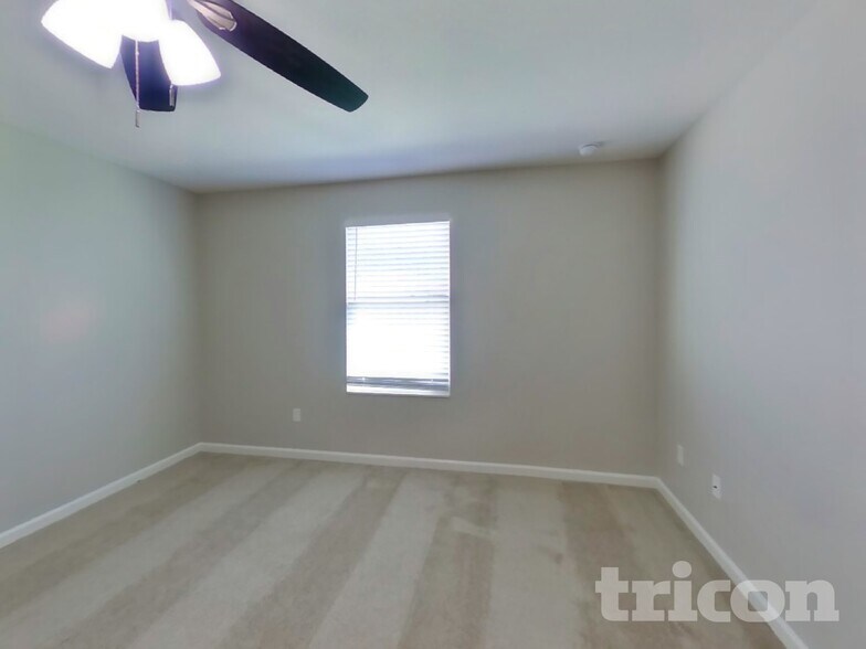 Building Photo - 77013 Birdseye Ct