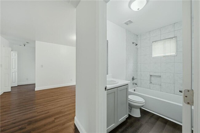 Building Photo - 226 Thornton St SW