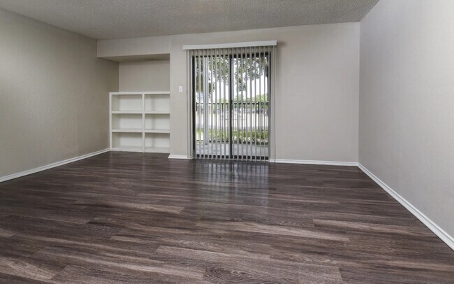 Building Photo - 600 Barwood Park