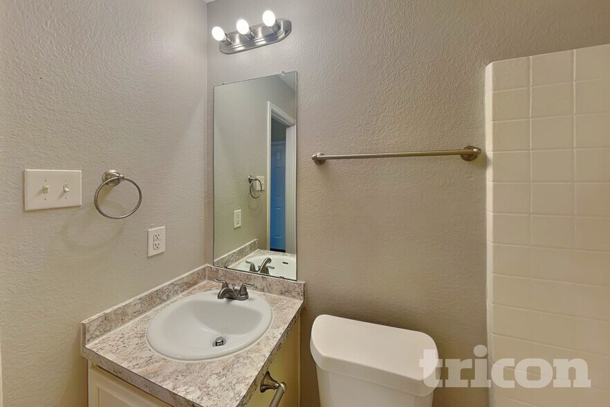 Building Photo - 1320 Cleardale Dr