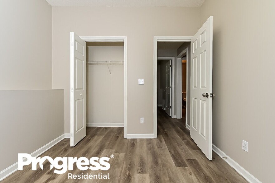 Building Photo - 915 Castlerock Way