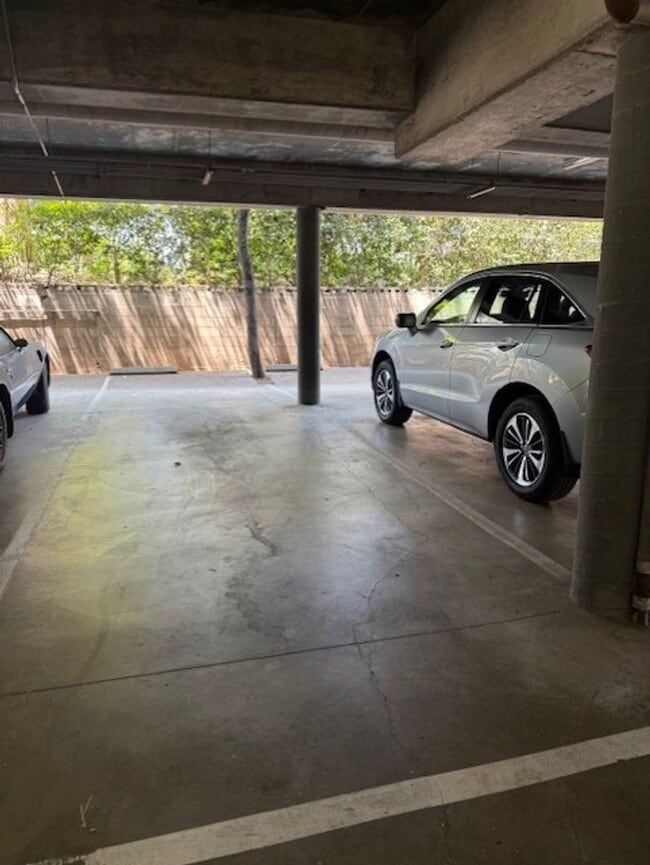 Building Photo - Top floor, 1 Bedroom, 1 Bath Condo in Ston...