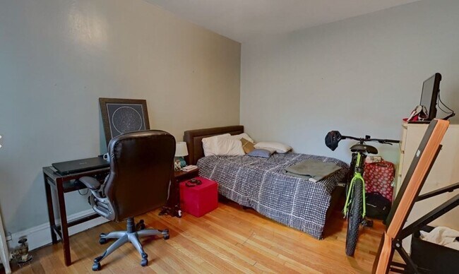 Building Photo - 59A Strathmore Rd