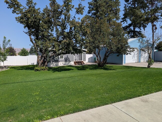 Building Photo - 2021 Grelle Ave