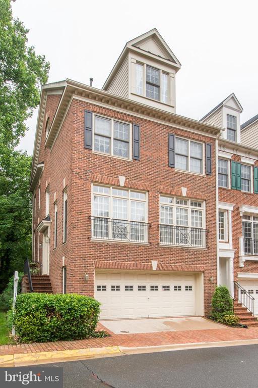 Building Photo - 1657 Colonial Hills Dr
