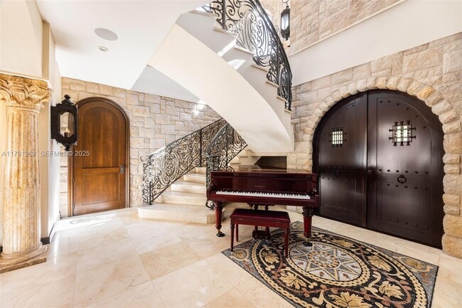 Building Photo - 6016 Leonardo St