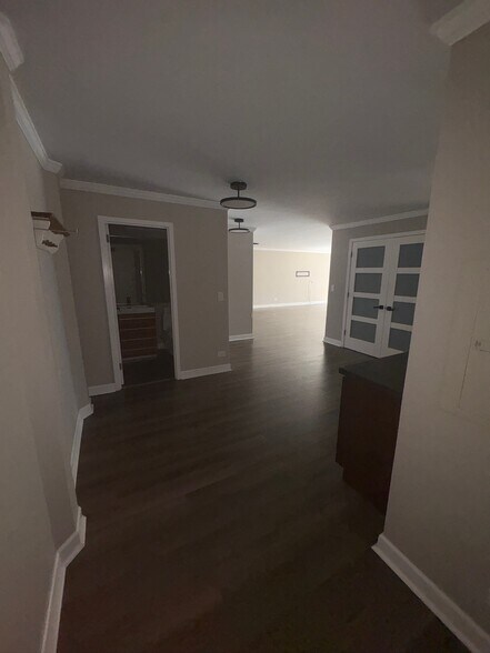 Building Photo - 110 E Delaware Plz