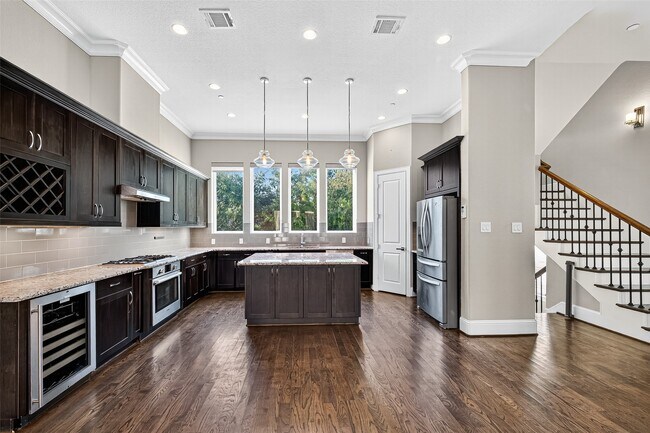 Building Photo - 2116 Mason St