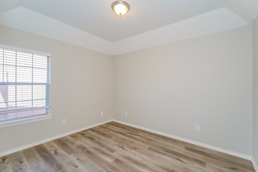 Building Photo - 5221 Tartan Cir